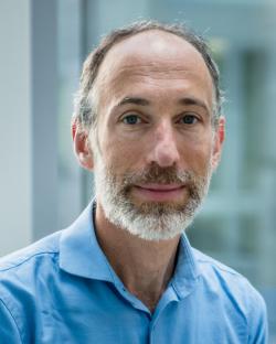 David Reich – vedoucí laboratoře specializující se na vytvoření starověkého DNA atlasu lidstva. Zdroj: 
Katedra genetiky, Harvard Medical School.