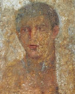 Náhrobní stéla s portrétem mladého muže, malba enkaustikou na mramoru. Théby, 1. století před n. l. Archeologické muzeum v Thébách. Kredit: PericlesofAthens, Wikimedia Commons. Public domain. Náhrobní stéla s portrétem mladého muže, malba enkaustikou na mramoru. Théby, 1. století před n. l. Archeologické muzeum v Thébách. Kredit: PericlesofAthens, Wikimedia Commons. Public domain.