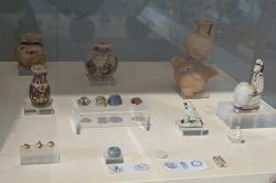 Nálezy z ostrova Despotiko. Archeologické muzeum na Paru, místnost B. Kredit: Zde, Wikimedia Commons. Licence CC 4.0.