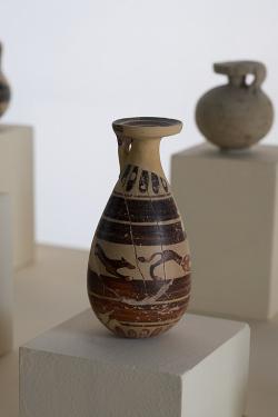 Rhodský aryballos, 6. století před n. l. Archeologické muzeum na Paru, místnost B. Kredit: Zde, Wikimedia Commons. Licence CC 4.0.