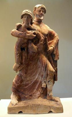 Zeus unáší Ganyméda. Větší terakota, 110 cm, 480 až 470 před n. l. Archeologické muzeum v Olympii. Kredit: Joanbanjo, Wikimedia Commons. Licence CC 3.0. Zeus unáší Ganyméda. Větší terakota, 110 cm, 480 až 470 před n. l. Archeologické muzeum v Olympii. Kredit: Joanbanjo, Wikimedia Commons. Licence CC 3.0.
