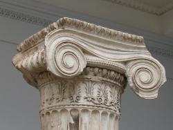 Hlavice iónského sloupu z východního portiku. Britské muzeum. Kredit: Yair Haklai, Wikimedia Commons. Licence CC 4.0.