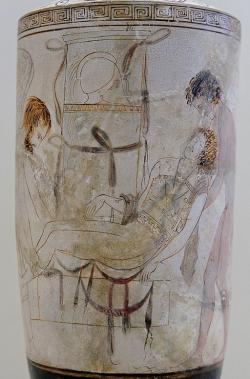 Hypnos a Thanatos (vpravo) odnášejí tělo padlého, 440 před. n. l. British Museum. Kredit: Thanatos Painter (via Marie-Lan Nguyen alias Jastrow), Wikimedia Commons.
