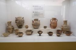 Eteokrétská geometrická keramika z Ag. Georgios na východní Krétě. Archeologické muzeum v Sitii. Kredit: Zde, Wikimedia Commons. Licence CC 4.0.