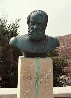 Novodobá busta Ferekýda, fiktivní podoba, pozdní 20. století. Ano Syros, Hermúpolis (Ermoupoli), Syros. Kredit: Zde, Wikimedia Commons. Licence CC 3.0.