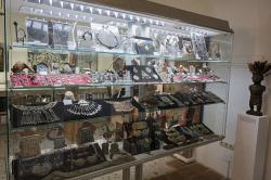 Převážně arabské a křižácké zboží. Kredit: Zde, Wikimedia Commons. Licence CC 4.0.