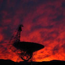 Green Bank Telescope má další úlovek. Kredit: NRAO/AUI, Harry Morton.