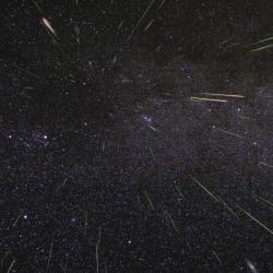 Dočkáme se umělého roje meteoritů. Kredit: NASA/JPL.