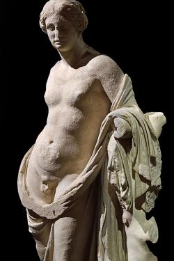 Hemafrodítos z Pergamonu, 3. století před n. l. Archeologické muzeum v Istanbulu, inv. 363 T (Mendel 624). Kredit: Dosseman, Wikimedia Commons. Licence CC 4.0.