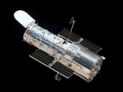 Hubbleův vesmírný dalekohled z raketoplánu Atlantis během páté servisní mise. (Kredit: Ruffnax, volné dílo).