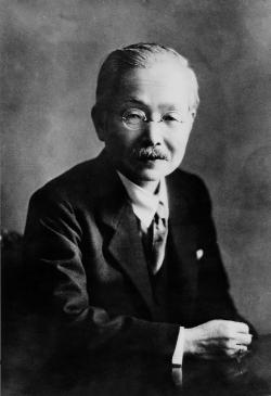 Japonský chemik Kikunae Ikeda (1864 – 1936). Objevitel chutě umami (v překladu "příjemná chuť") a látky, která ji vyvolává - glutamát sodný. Později našel způsob, jak glutamát získat z pšenice a sojových bobů.  (Foto: Wikipedia,volné dílo).