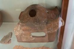 Keramická pícka, spíše ne kuchyňská, ale nevím, 3. tisíciletí před n. l. Archeologické muzeum na Mélu (Milosu). Kredit: Zde, Wikimedia Commons.