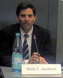 Mark Z. Jacobson, profesor na Stanfordské univerzitě, tvůrce počítačových modelů, specializující se na účinky spalování fosilních paliv, biomasy a na znečištění ovzduší.  Kredit: SU.