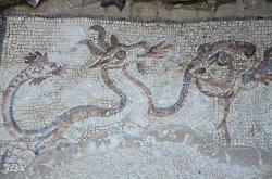 Chiméra na mozaice z 6. století n. l. Mertola, Lusitania, Portugalsko. Kredit: Carole Raddato, Wikimedia Commons. Licence CC 2.0.