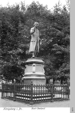 Kantův památník v Königsbergu na pohlednici z roku 1909. Landsmannschaft Ostpreußen e.V., Hamburg. Kredit: Freies Archiv, alte Postkarte, Wikimedia Commons. Licence CC 4.0.