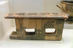 Keramický model domu, 10. století před n. l. Archeologické muzeum Kerameiku. Kredit: Dorieo, Wikimedia Commons. Licence CC 4.0.