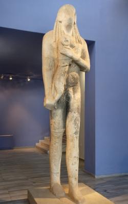 Kúros nese beránka, 600 před n. l. Archeologické muzeum v Limenas na Thasu, 1. Kredit: Prof. Vlasis Vlasidis, Wikimedia Commons. Licence CC 3.0.