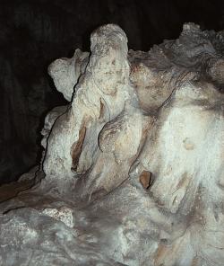 Krápníky v Kórycké jeskyni. Kredit: Zde, Wikimedia Commons. Licence CC 3.0.