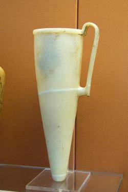 Minojské rhyton z kalcitu, 1700-1450 před n. l. Britské muzeum, GR 1874.8-5.121. Kredit: Zde, Wikimedia Commons.