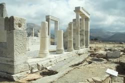 Démétrion v Gyroulas u Sangri, Naxos, 530 před n. l. Naxijská mysterijná svatyně postavená ve stylu naxijského chrámu. Kredit: Zde, Wikimedia Commons. Licence CC 3.0.