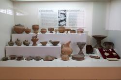 Vztahy Kréty s Kykladami v předpalácovém období, zvláště v EM I-II (EC II). Archeologické muzeum v Sitii. Kredit: Zde, Wikimedia Commons. Licence CC 4.0.