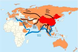 Iniciativa Nová hedvábná stezka. Červeně Čína, oranžově členové Asijské banky pro investice do infrastruktury. Navrhované koridory černě (Pozemní hedvábná stezka) a modře (Námořní hedvábná stezka). Kredit: Lommes, Wikimedia Commons, CC BY-SA 4.0
