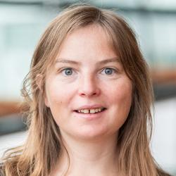 Marine Cazenaveová (paleoantropoložka, specialistka na funkční morfologii skeletu): „My vlastně nevíme, jak vypadala kostra Homo habilis.“ Kredit: Max Planck Institute for Evolutionary Anthropology.