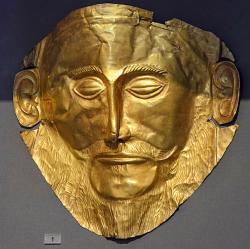 Tzv. „Agamemnonova maska“, ale je už z 16. století před n. l. Národní archeologické muzeum v Athénách 624. Kredit: Carole Raddato, Wikimedia Commons.