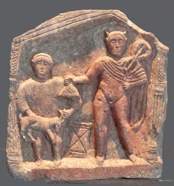 Zasvěcení bohu Merkurovi obětováním kozla na oltáři. Ze sbírky Římského muzea v Augusta Raurica (Augst, Švýcarsko). Kredit: Ad Meskens, Wikipedia, CC BY-SA 3.0
