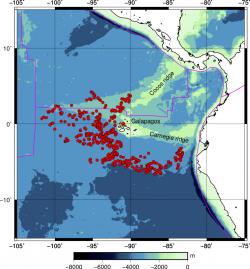 Červené tečky označují místa, kde MERMAIDS detekovaly seismický signál. Kredit: Princeton University.