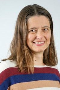 Eve Seuntjens – expertka na protokadheriny. Nyní sleduje, do jaké míry jsou tyto transmembránové proteiny zapojeny do specifického chování. Kredit: KU Leuven.
