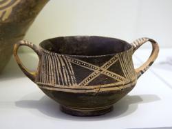 Minojská keramika, 2600-1900 před n. l. Archeologické muzeum v Irakliu. Kredit: Zde, Wikimedia Commons.