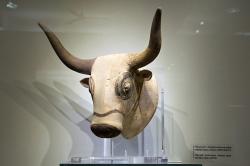 Abychom si připomněli, že jsme na Krétě: Býčí rhyton, minojská terakota. Mochlos, LM IB, 1500 až 1450 před n. l. Archeologické muzeum v Irakliu (Herakleonu). Kredit: Zde, Wikimedia Commons. Licence CC 4.0. Abychom si připomněli, že jsme na Krétě: Býčí rhyton, minojská terakota. Mochlos, LM IB, 1500 až 1450 před n. l. Archeologické muzeum v Irakliu (Herakleonu). Kredit: Zde, Wikimedia Commons. Licence CC 4.0.