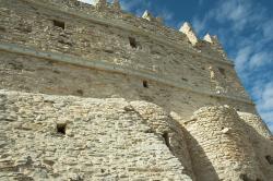 Klášter zezadu. Kredit: Zde, Wikimedia Commons. Licence CC 4.0. Klášter zezadu. Kredit: Zde, Wikimedia Commons. Licence CC 4.0.