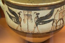 Gryfón táhne vůz na tzv. Kratéru se sfingami (ty jsou na druhé straně). Enkomi na Kypru, 13. století před n. l. Britské muzeum, GR 1897.4-1.927, BM Cat Vases C397. Kredit: Zde, Wikimedia Commons. Licence CC 4.0.