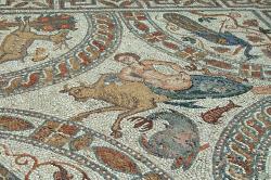 Pozdně antická mozaika z Aplomaty na Naxu. Únos Európy. Kredit: Zde, Wikimedia Commons. Licence CC 4.0. Pozdně antická mozaika z Aplomaty na Naxu. Únos Európy. Kredit: Zde, Wikimedia Commons. Licence CC 4.0.