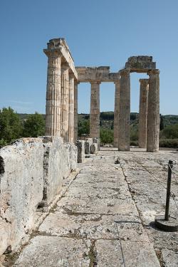 Nemea, Diův chrám, 330 před n. l. Kredit: Zde, Wikimedia Commons. Licence CC 4.0.
