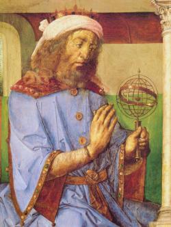 Matematik, geograf, astronom, astrolog, hudební teoretik, filosof, muzikolog, epigramatik, spisovatel a přírodovědec Klaudios Ptolemaios (cca 85-168 n. l.) s astronomickým přístrojem (astroláb). Justus van Gent, olej na plátně, 1475. Louvre, Paříž. Wikimedia Commons. Matematik, geograf, astronom, astrolog, hudební teoretik, filosof, muzikolog, epigramatik, spisovatel a přírodovědec Klaudios Ptolemaios (cca 85-168 n. l.) s astronomickým přístrojem (astroláb). Justus van Gent, olej na plátně, 1475. Louvre, Paříž. Wikimedia Commons.