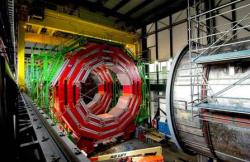 Obr.č. 19) Supravodivý magnet detektoru CMS (zdroj CERN).