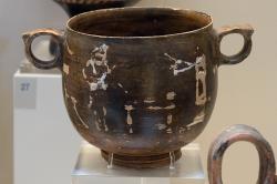 Odysseus a Kirké. Boiótský kabeirský skyfos, 425 až 400 před n. l. Archeologické muzeum v Naupliu. Kredit: Zde, Wikimedia Commons. Licence CC 4.0.