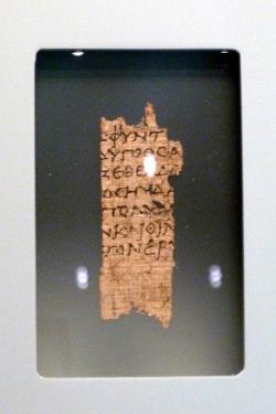 Fragment svitku papyru s opisem Odysseie (X.397-404, v paláci čarodějnice Kriké). Řecký text z Egypta přelomu ptolemaiovské a římské doby, 1. století před n. l. Getty Villa – Collection. Kredit: Dave & Margie Hill via Marcus Cyron, Wikimedia Commons. Licence CC 2.0.