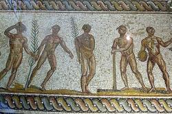 Atleti s cenami za vítězství, podlahová mozaika z římské doby. Archeologické muzeum v Olympii. Kredit: Tkoletsis, Wikimedia Commons. Licence CC 4.0.