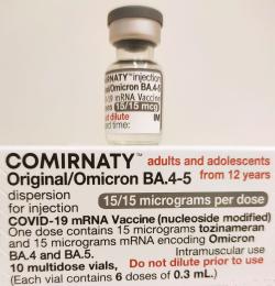 Nové vakcíny, chrániace aj proti aktuálnym subtypom varianty omicron, sú už aj na Slovensku. Kredit: Hausartz