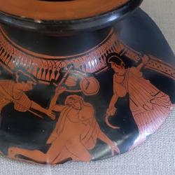 Rozvášněné ženy se chystají rozsápat Orfea. Malba na keramice, Atika, kolem 460 před n. l. Martin von Wagner Museum Würzburg. Kredit: Daderot, Wikimedia Commons. Licence CC 1.0.