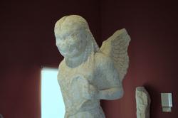 Gorgó nalezená v Parikii, parský mramor. Archeologické muzeum na Paru, A 1284. Kredit: Zde, Wikimedia Commons. Licence CC 3.0.