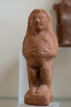Bohyně Baubó, drobná terakota z helénistické nebo římské doby. Kredit: Zde, Wikimedia Commons. Licence CC 4.0.