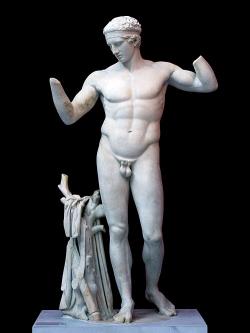 Diadúmenos, římská replika z Délu. Národní archeologické muzeum v Aténách, 1826. Kredit: Marcus Cyron, Wikimedia Commons. Licence CC 2.0. Diadúmenos, římská replika z Délu. Národní archeologické muzeum v Aténách, 1826. Kredit: Marcus Cyron, Wikimedia Commons. Licence CC 2.0.