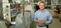 Laboratoř profesora Jamese Swartze  ze Stanford University je jedním z pracovišť, kde jsou v přípravě univerzální chřipkové vakcíny nejdál.  Kredit: Joel Simon