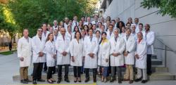Kompletní tým plastické a rekonstrukční chirurgie Stanfordské univerzity. Kredit: Stanford Univ.