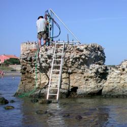 Výzkum římského betonu přímo v moři, Kredit: J. P. Oleson.